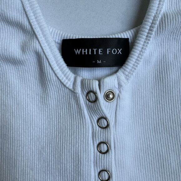 White Fox Boutique Women’s M Ribbed Cotton Crop Top White Sleeveless Stretch EUC - Picture 2 of 5